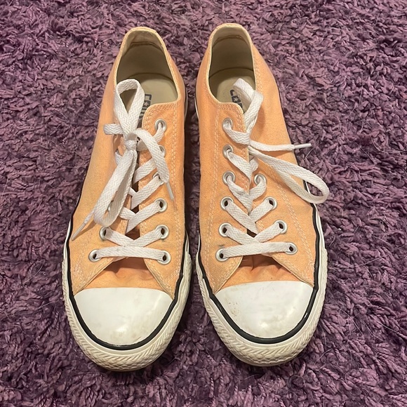 Light orange low top converse - Picture 1 of 2